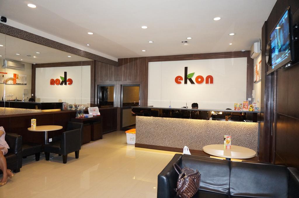 Ekon Hotel Γιογκιακάρτα Εξωτερικό φωτογραφία